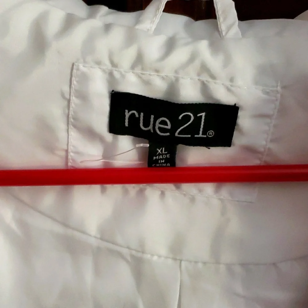 NWOT Rue21 Top - Picture 3 of 3